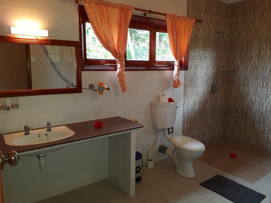 Paradise Flycatcher'S Lodge La Digue Exterior photo